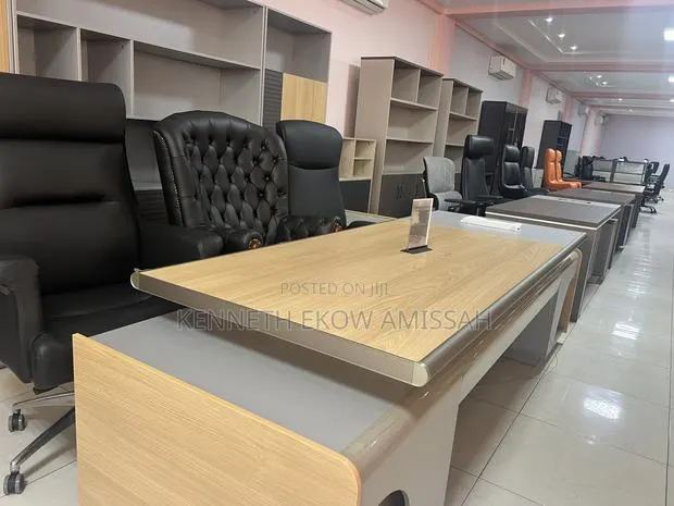 Executive Desk · Photo 1