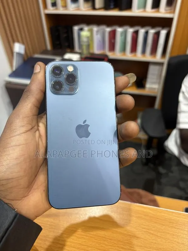 Apple iPhone 12 Pro 128 GB Blue · Photo 1