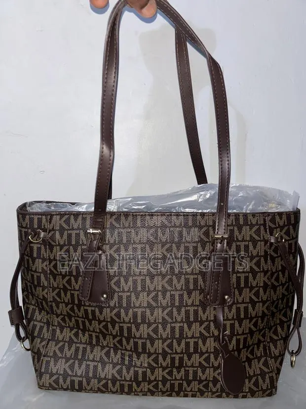 Brown Tote Handbag · Photo 1