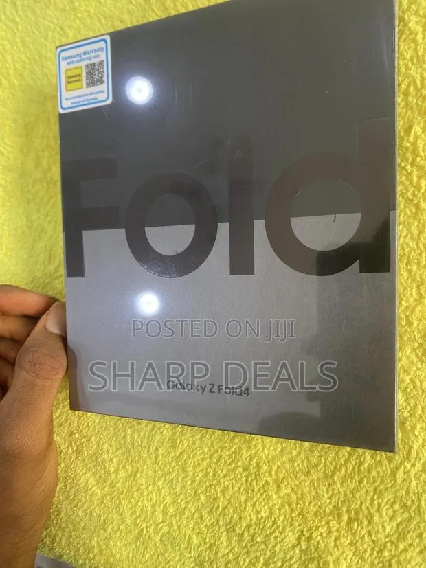 New Samsung Galaxy Z Fold4 256 GB Black · Photo 1