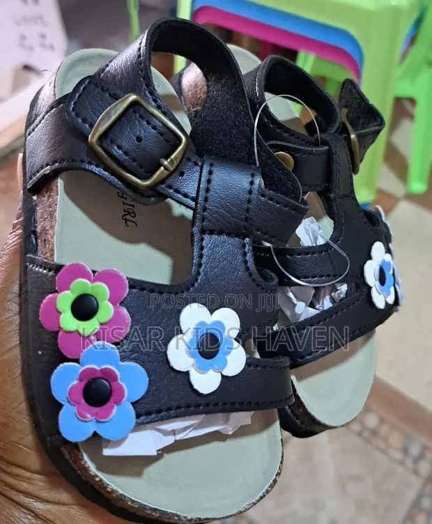 Pretty Girl Sandals Size 23 · Photo 1