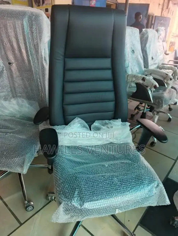 Executive Leather Chair With Lumber Support · Photo 1