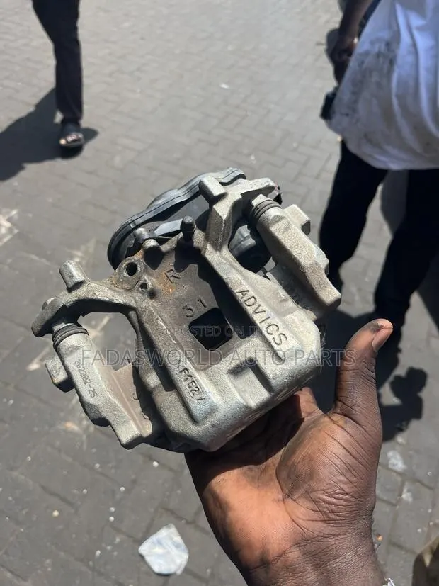 2020 Toyota RAV4/Lexus NX 200 Back Caliper · Photo 1