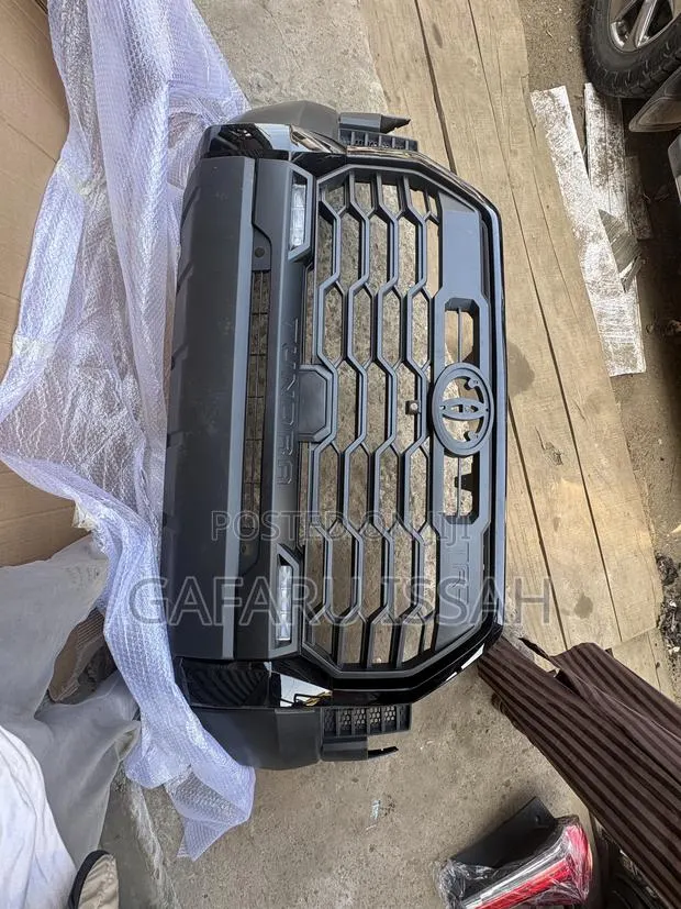 TOYOTA TUNDRA 2024complete Bumper · Photo 1