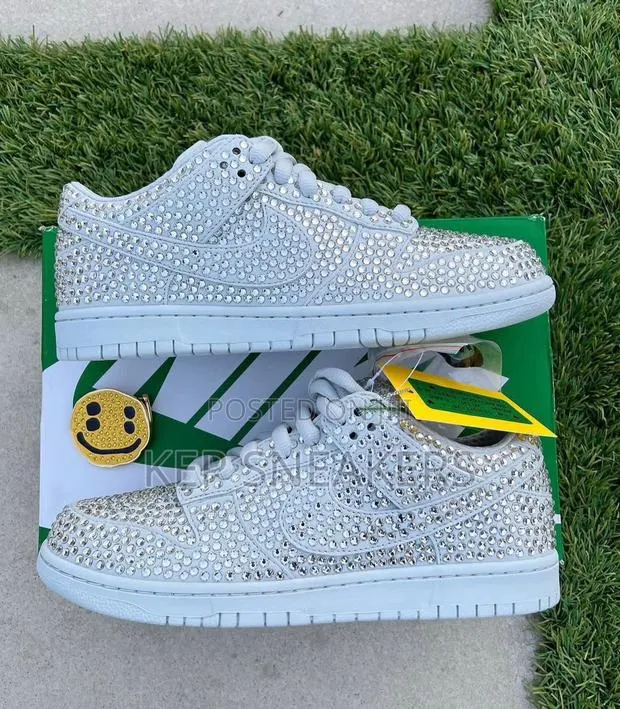 Nike Dunk Low Swarovski Crystals · Photo 1