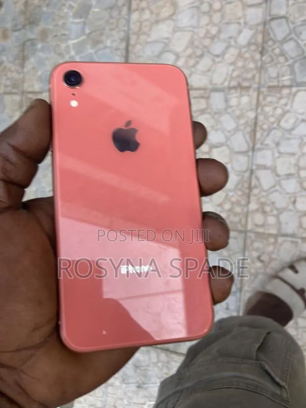 Apple iPhone XR 64 GB Orange · Photo 1
