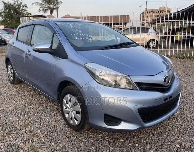 Toyota Vitz 1.3 AWD 3dr 2013 Blue · Photo 1