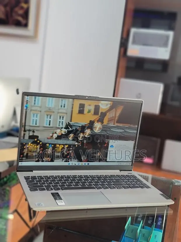 Laptop Lenovo IdeaPad 520S 8GB Intel Core i5 SSD 512GB · Photo 1
