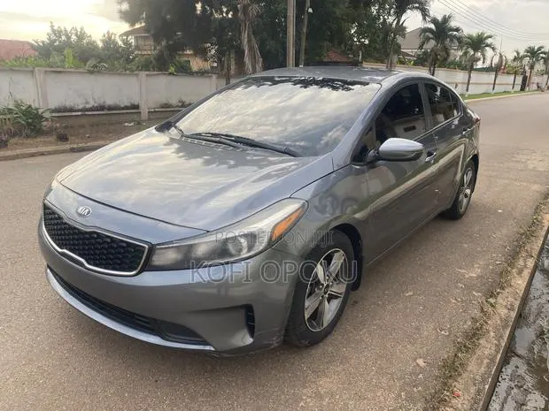 Kia Forte 2018 Silver · Photo 1