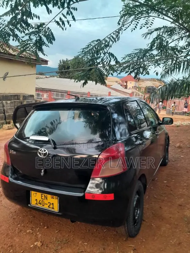 Toyota Vitz 1.3 AWD 5dr 2008 Black · Photo 1