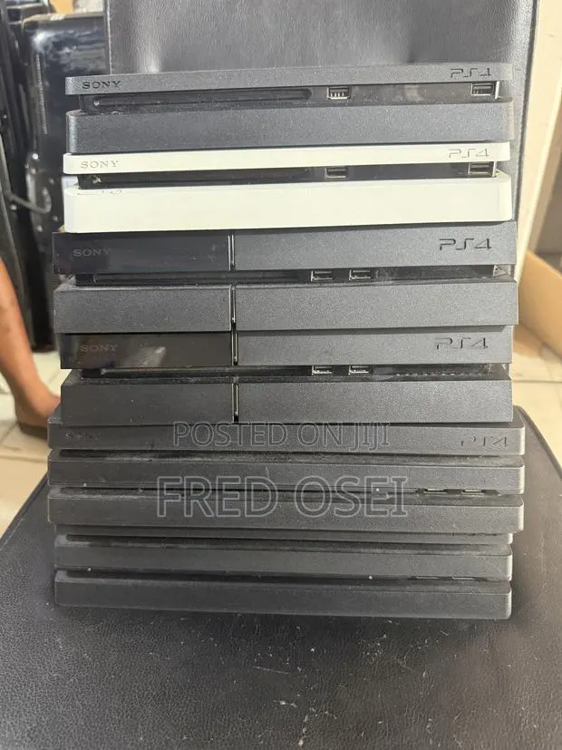 PlayStation 4 Standard · Photo 1