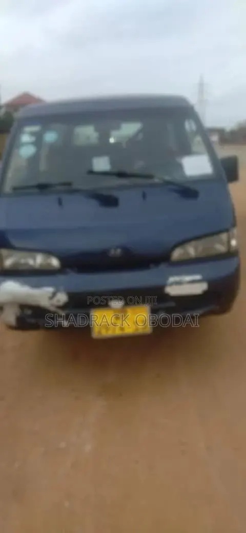 Hyundai H-100 2002 Blue · Photo 1