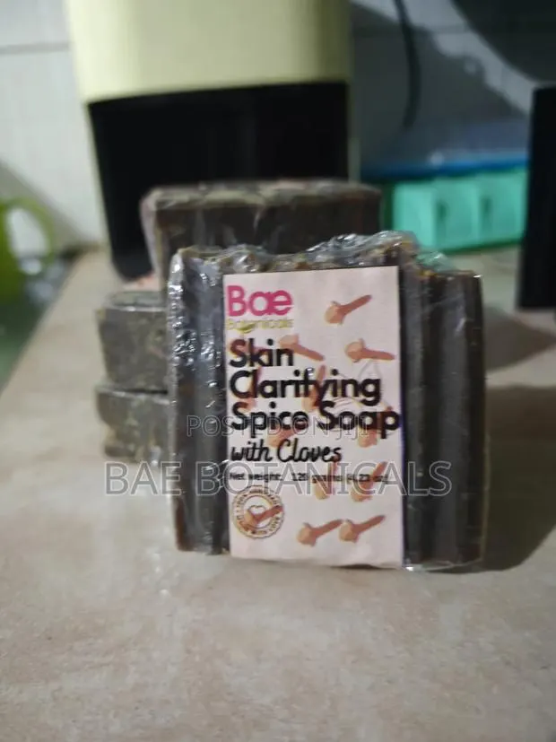Clove And Turmeric Spice Soap · Photo 1