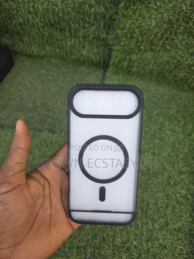 iPhone 17 Air Transparent Frosted Case · Photo 1