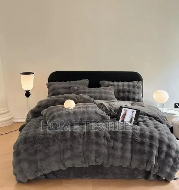 7 Pieces Comfortable Fluffy Duvet Set · Photo 1