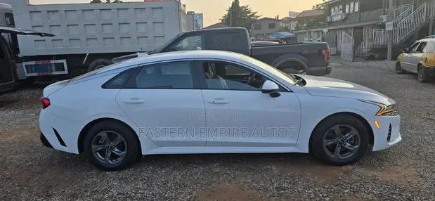 Kia K5 LX 2022 White