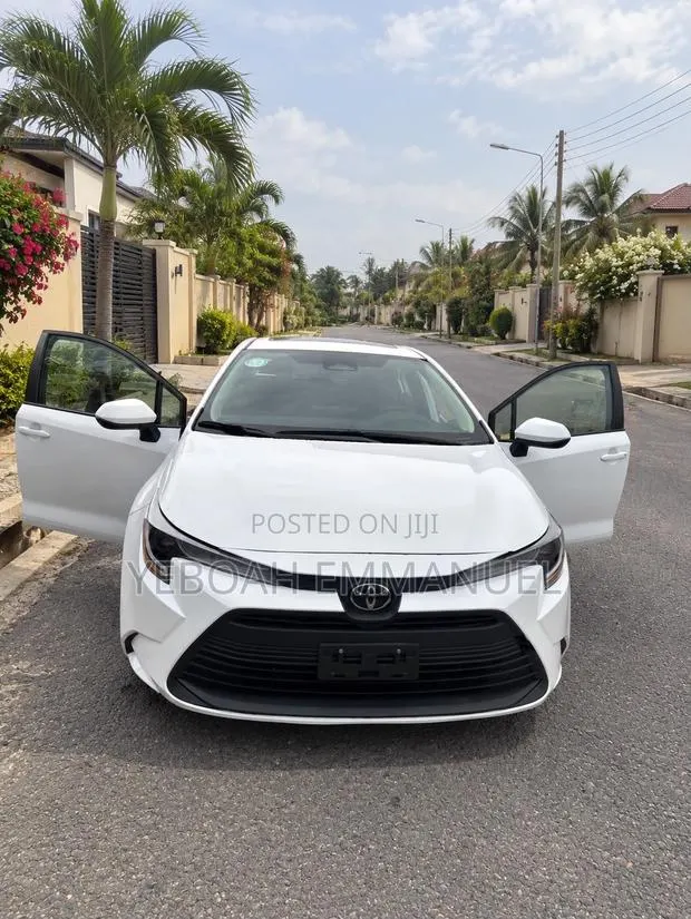 New Toyota Corolla Hybrid LE 2025 White · Photo 1