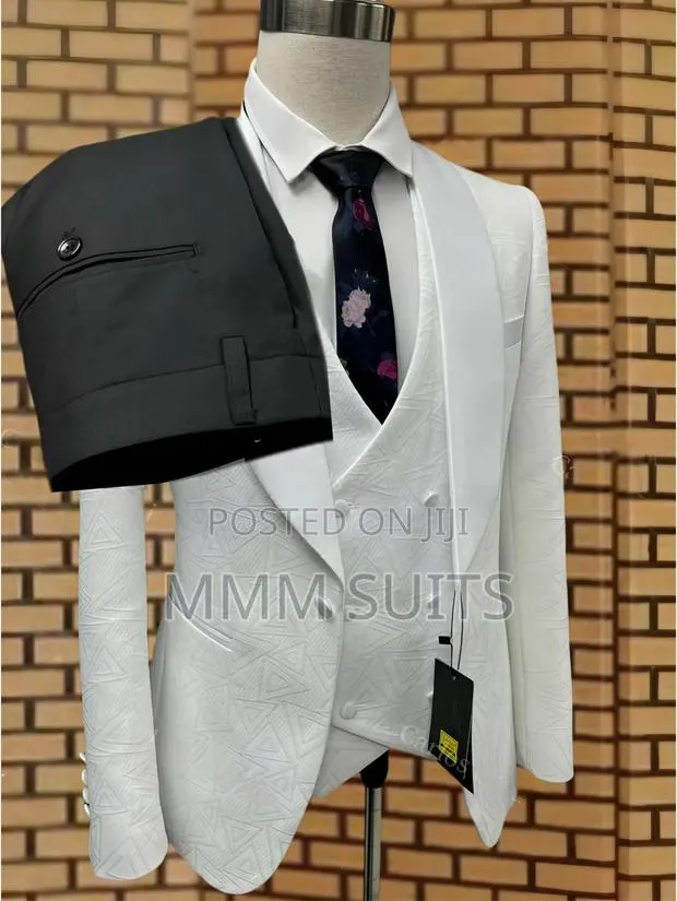 3-Piece Elegant Tuxedo Off-White Men Suit for Weddings From Turkey · Photo 1
