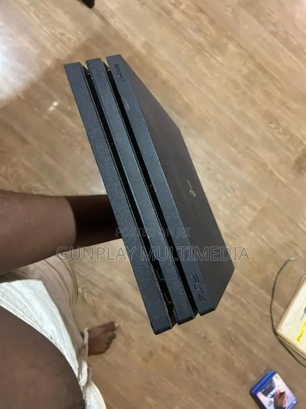 Play Station 4 Pro · Photo 1