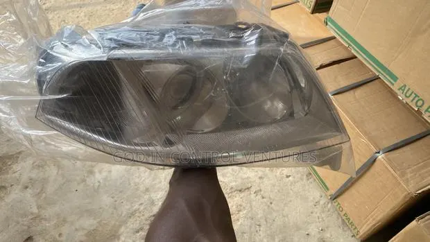 VW Passa 1998 Headlight Pair · Photo 1
