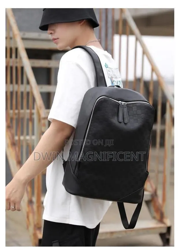 V Backpack · Photo 1