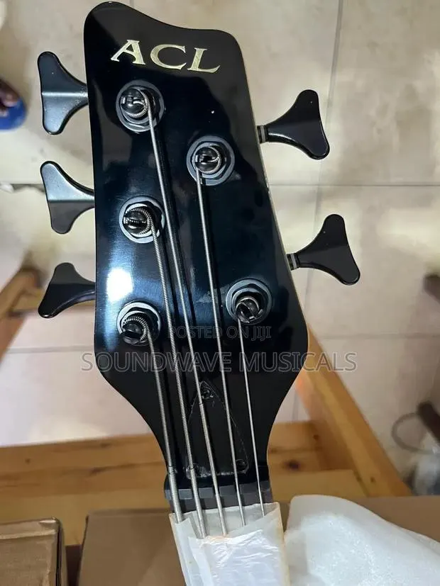 Acl Active 5 String Bass Guitar (Green) · Photo 1