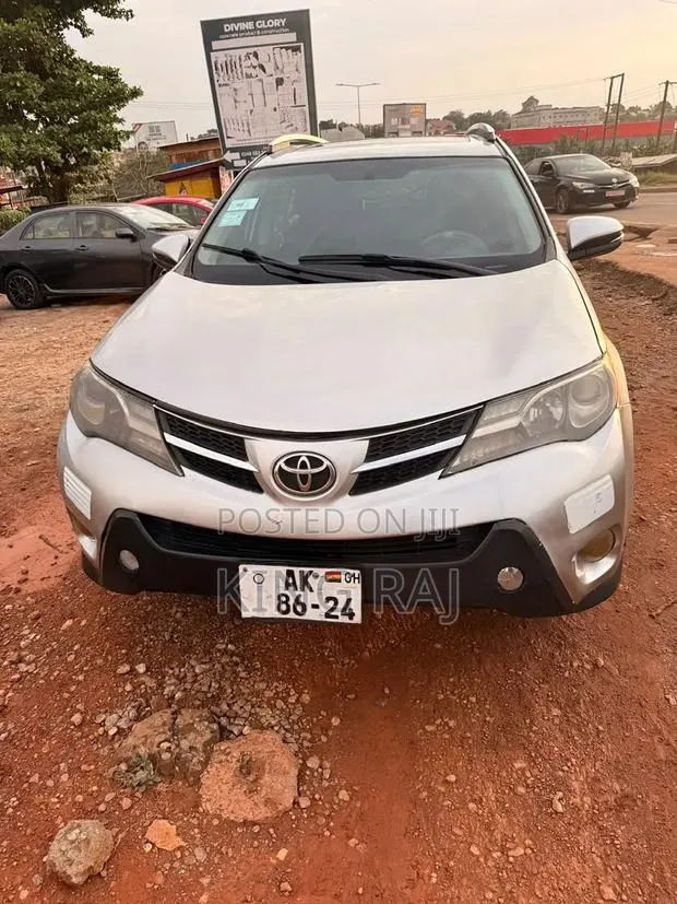 Toyota RAV4 Limited 4dr SUV (2.5L 4cyl 6A) 2015 Silver · Photo 1