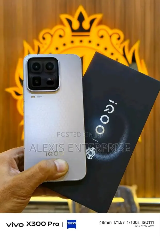 New Vivo iQOO 15 512 GB Silver · Photo 1