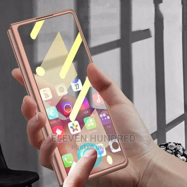 Samsung Galaxy Fold 2 Cases · Photo 1