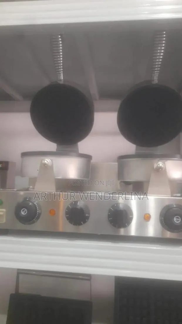 Commercial Double Electric Waffle Maker. · Photo 2