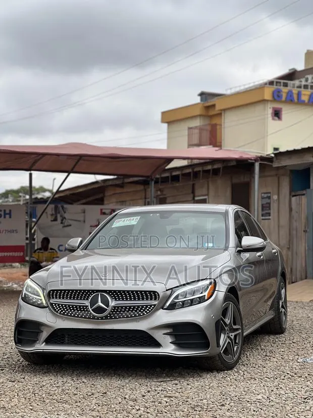 Mercedes-Benz C300 2020 · Photo 1