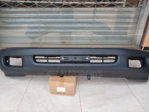 Toyota Land Cruiser 100 1998-2002 Front Bumper · Photo 1