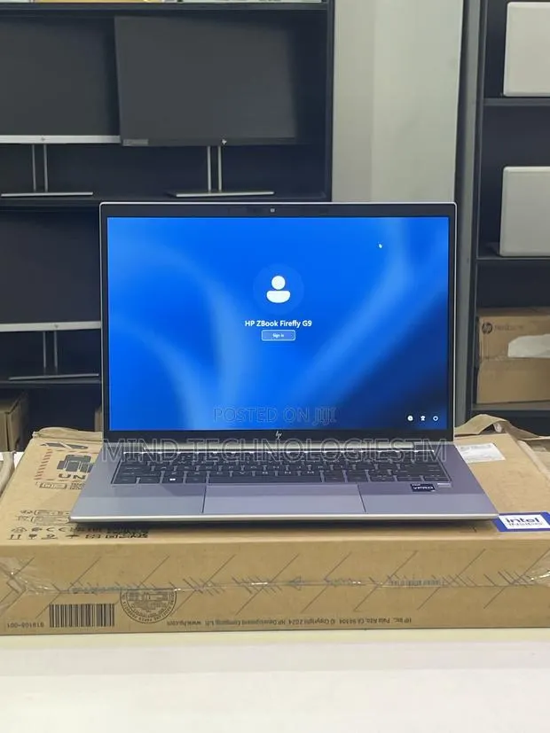 New Laptop HP ZBook Firefly G9 16GB Intel Core i5 SSD 256GB