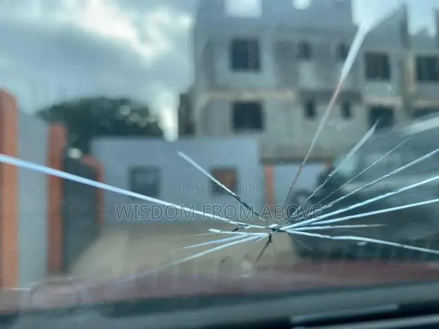 Windscreen Cracked Stoppthe Cracked Repairs Mobile Services Available · Photo 1