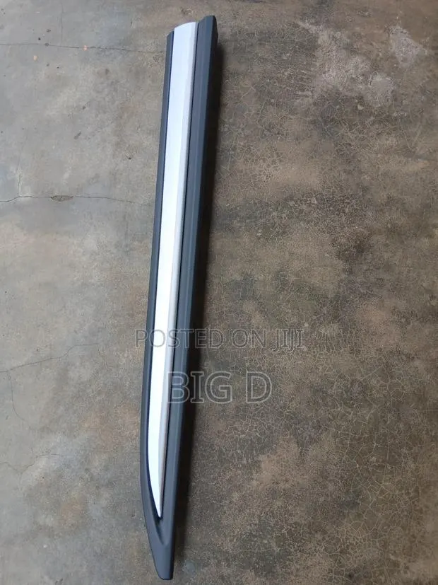 Mitsubishi Outlander 2016,2017,2018,2019,2020 Front Door Moulding · Photo 1