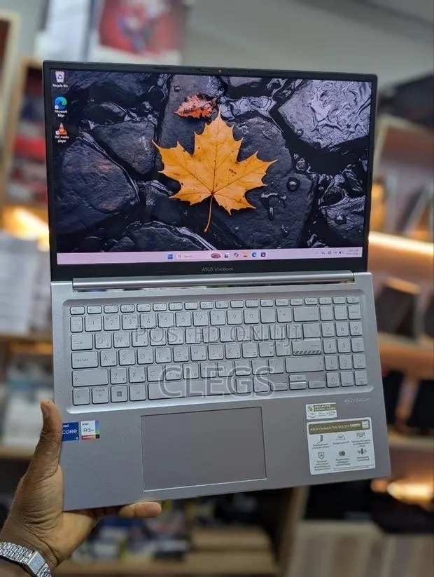 Laptop Asus Vivobook 15X OLED 16GB Intel Core i5 SSD 512GB · Photo 1
