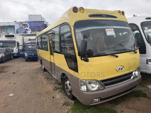 Hyundai County 2014 Yellow · Photo 1