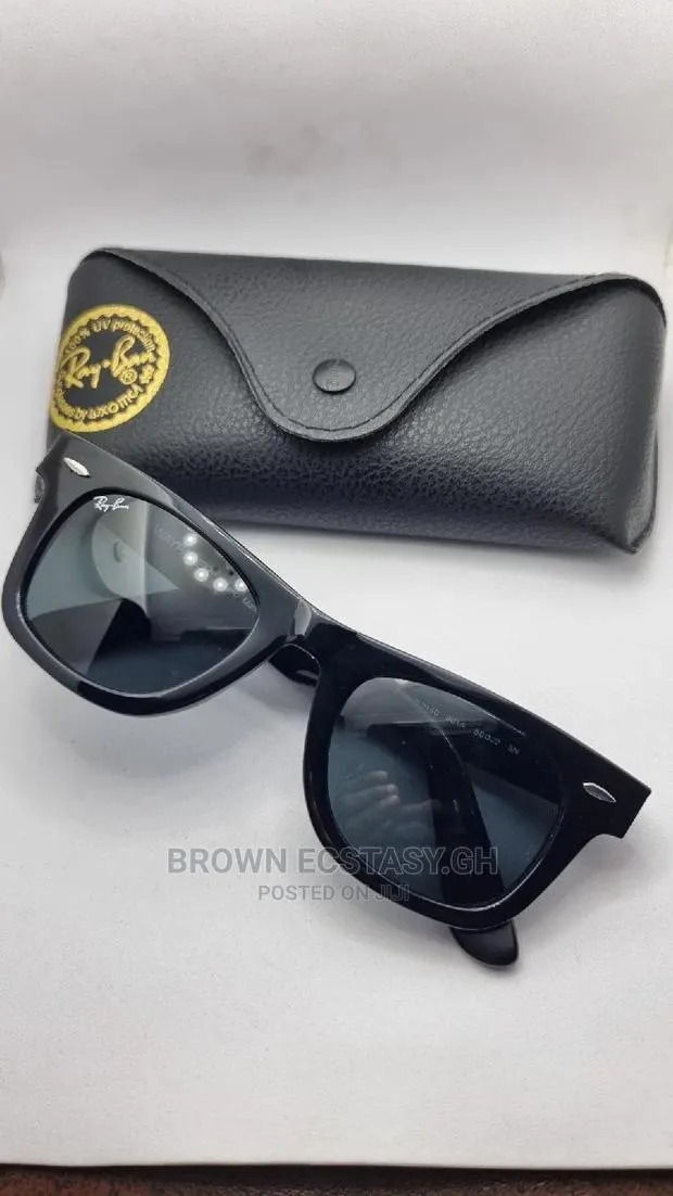 Rayban Wayfarer Sunglasses · Photo 1