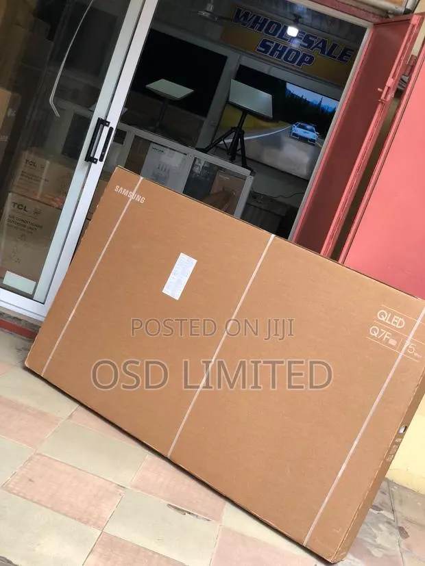 Samsung Q-Led Flat Smart TV 75" · Photo 1