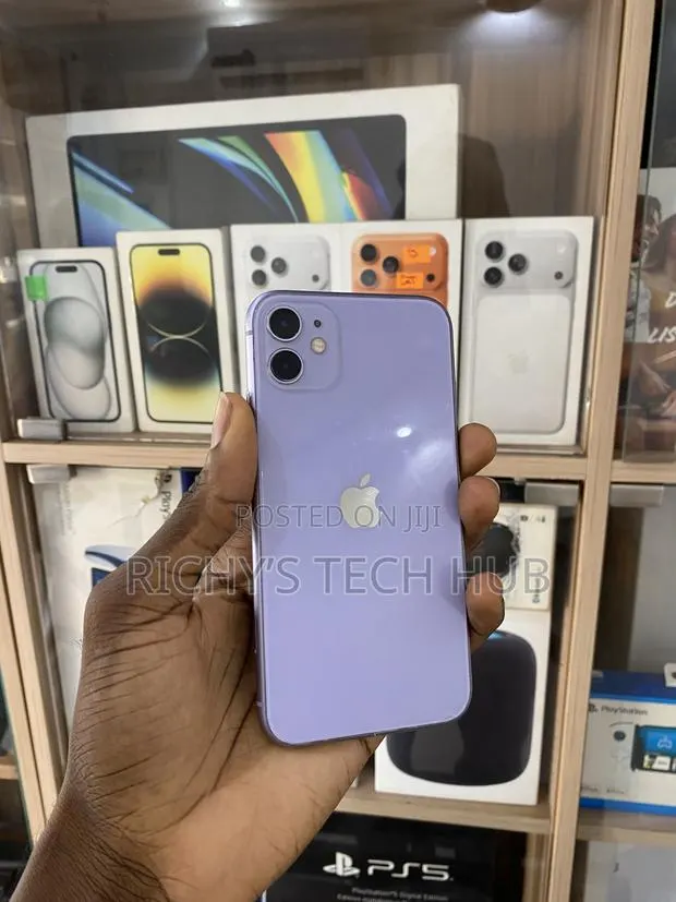 Apple iPhone 11 64 GB Purple · Photo 1