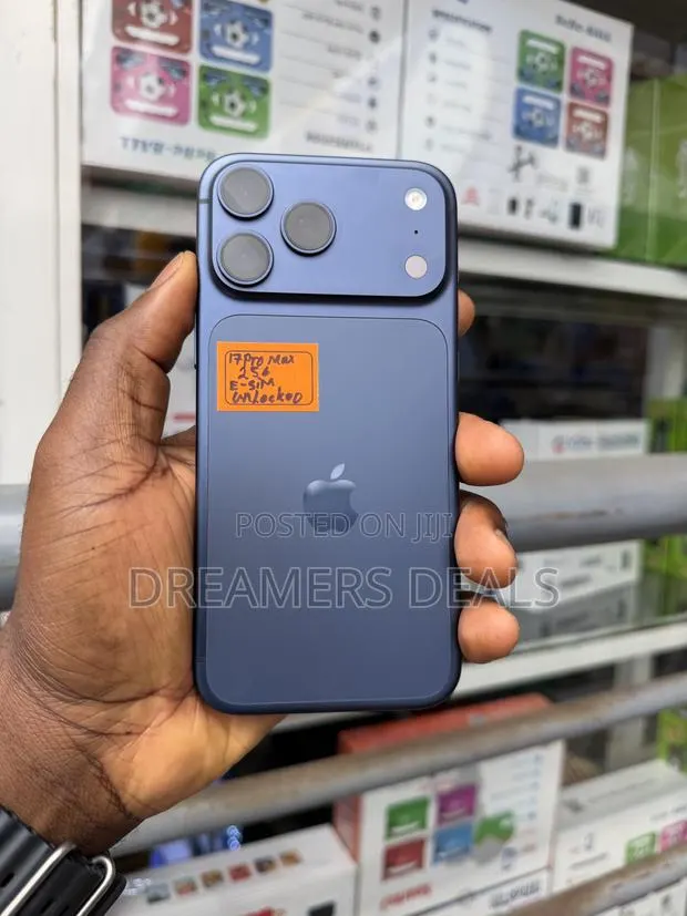 Apple iPhone 17 Pro Max 256 GB Blue · Photo 1