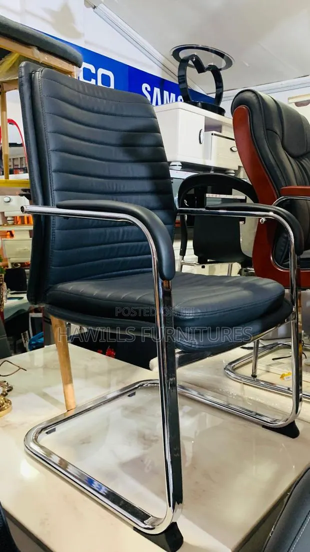 Black Office Chair Available · Photo 1