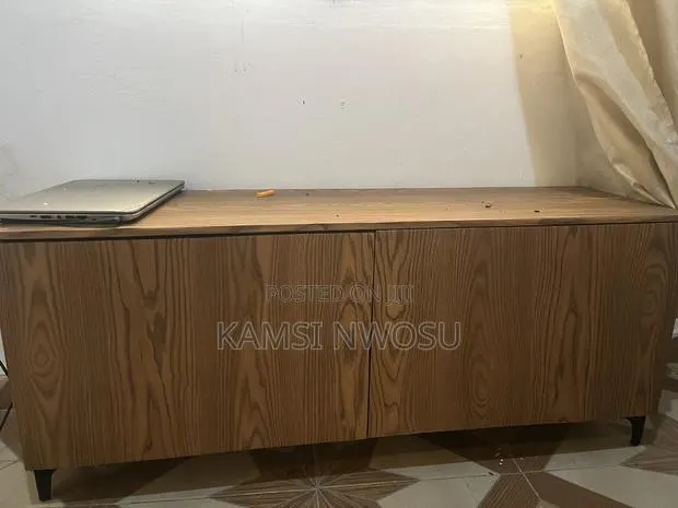 TV Counter · Photo 1