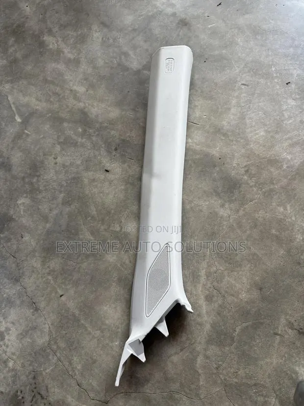 2022-2024 HONDA CIVIC Touring Pillar Trim Cover and Bose Tweeter · Photo 1