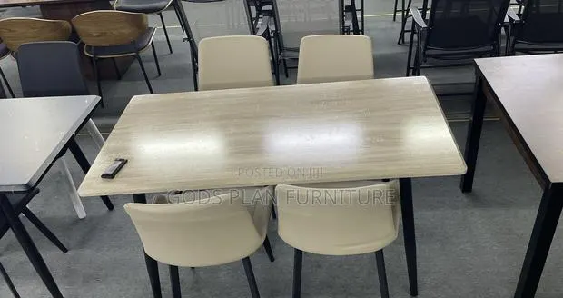 4 Seater Dining Table · Photo 1