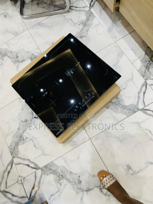 Ultra Modern Slee Electric Cooker Built in Kenwood · Photo 1
