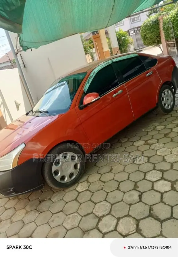 Ford Focus S 2010 Orange · Photo 1