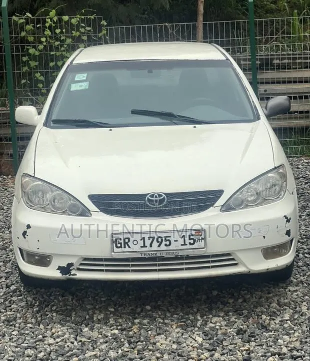 Toyota Camry 2004 Off white · Photo 1