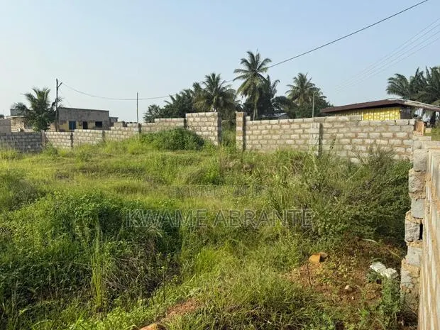80x80 Land by Road Side · Photo 1