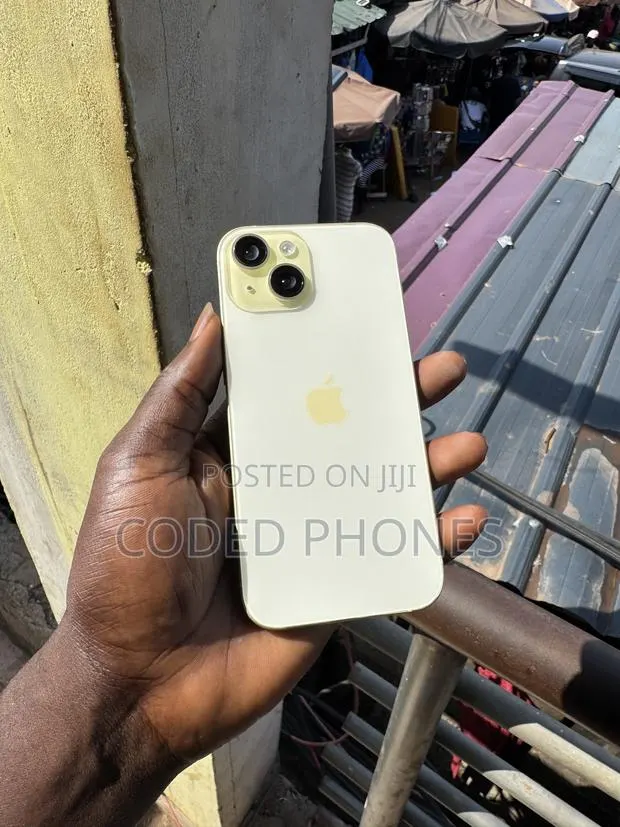 Apple iPhone 15 128 GB Yellow · Photo 1